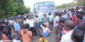 மணல் லாரி மோதி பள்ளி மாணவன் சாவு